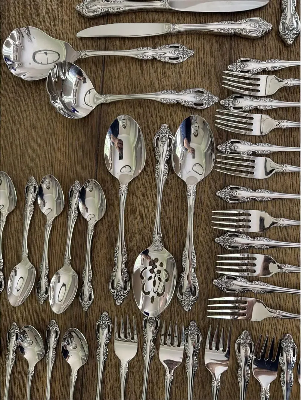 Oneida Community Brahms 65 Pc Stainless Flatware Set - Service for 12